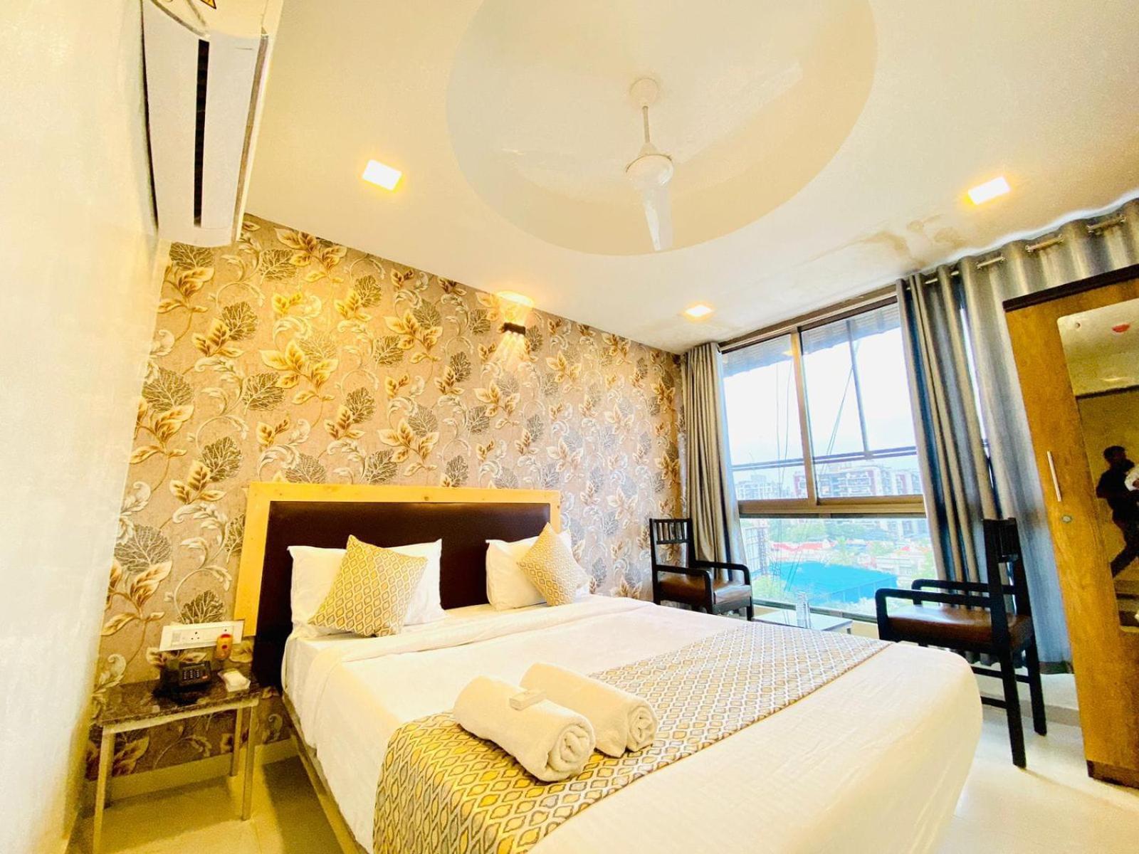 Hotel Alexa By Abc อาเมดาบัด ภายนอก รูปภาพ