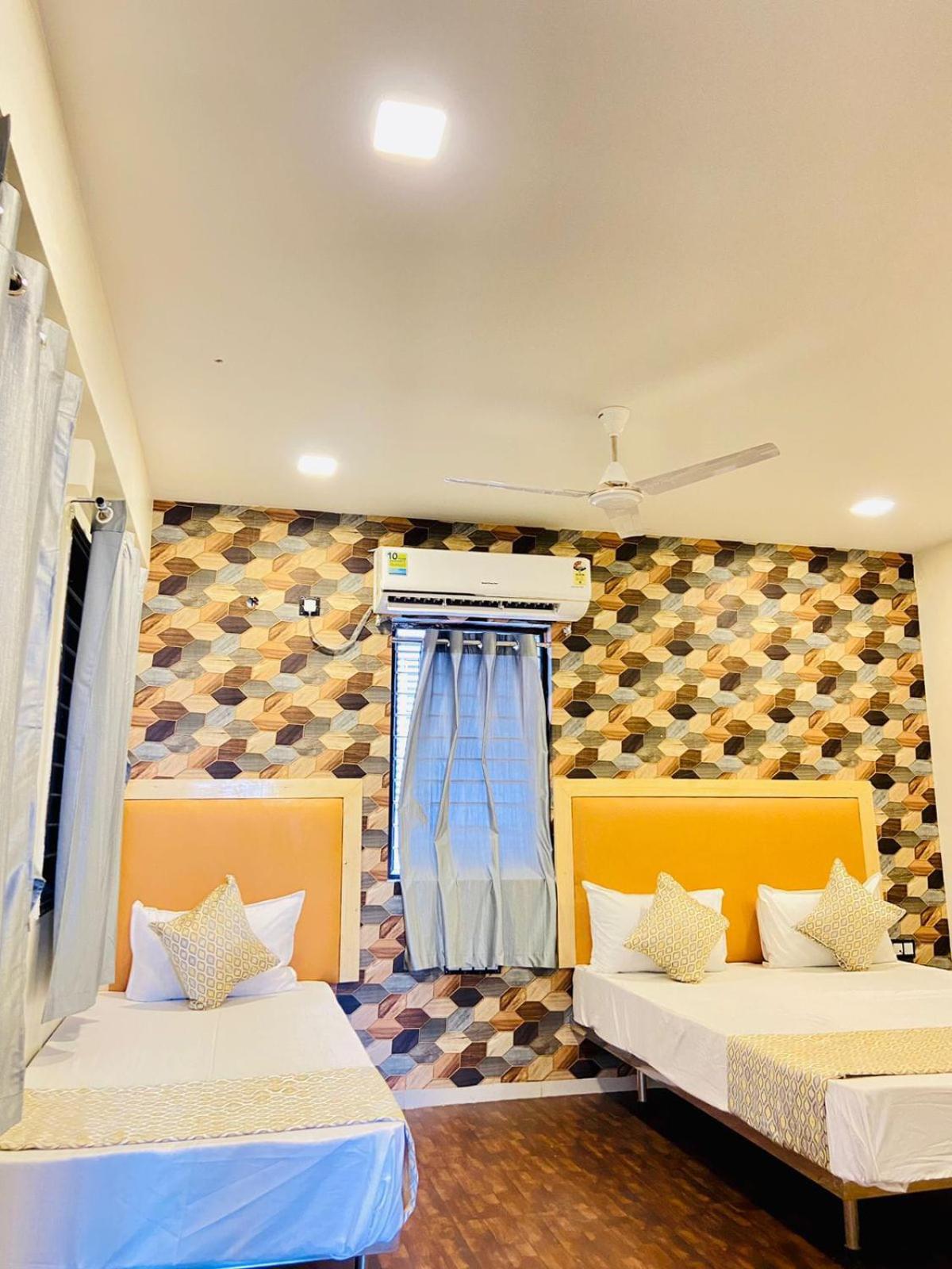 Hotel Alexa By Abc อาเมดาบัด ภายนอก รูปภาพ