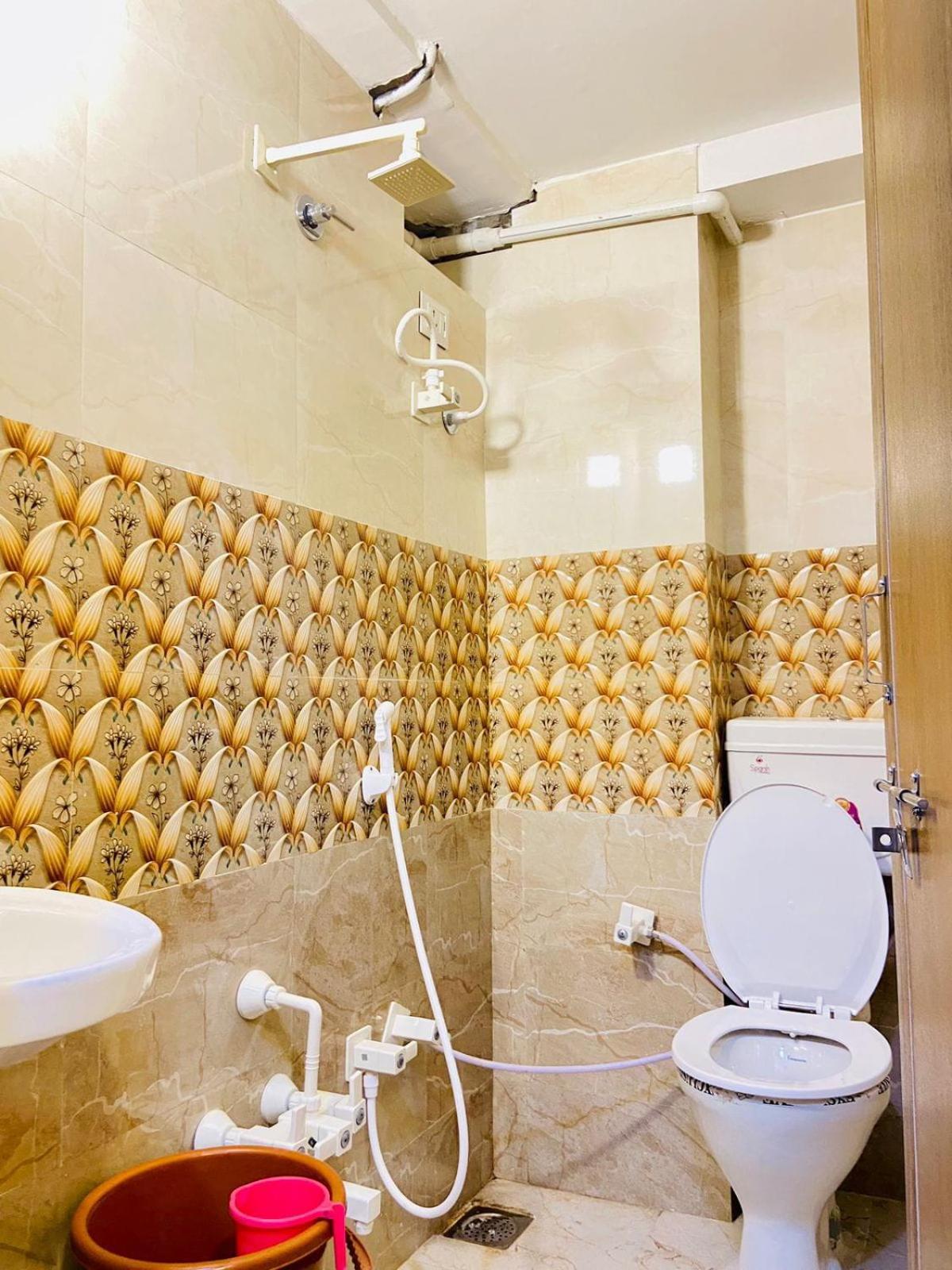 Hotel Alexa By Abc อาเมดาบัด ภายนอก รูปภาพ