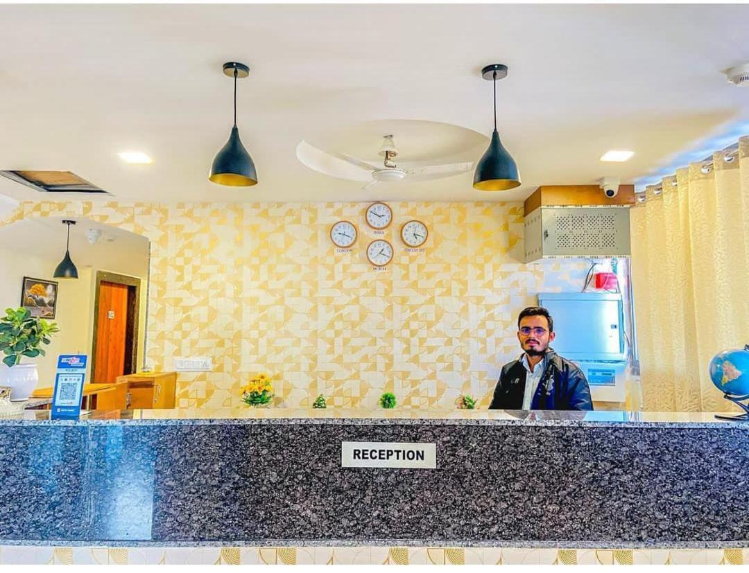 Hotel Alexa By Abc อาเมดาบัด ภายนอก รูปภาพ