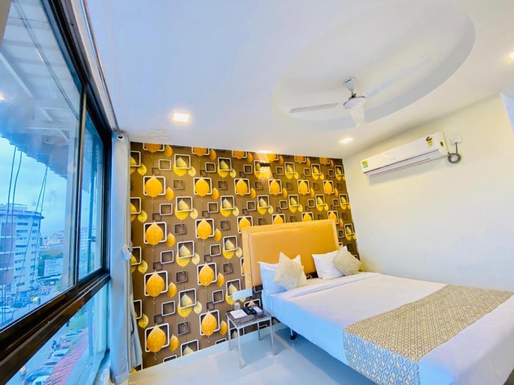 Hotel Alexa By Abc อาเมดาบัด ภายนอก รูปภาพ