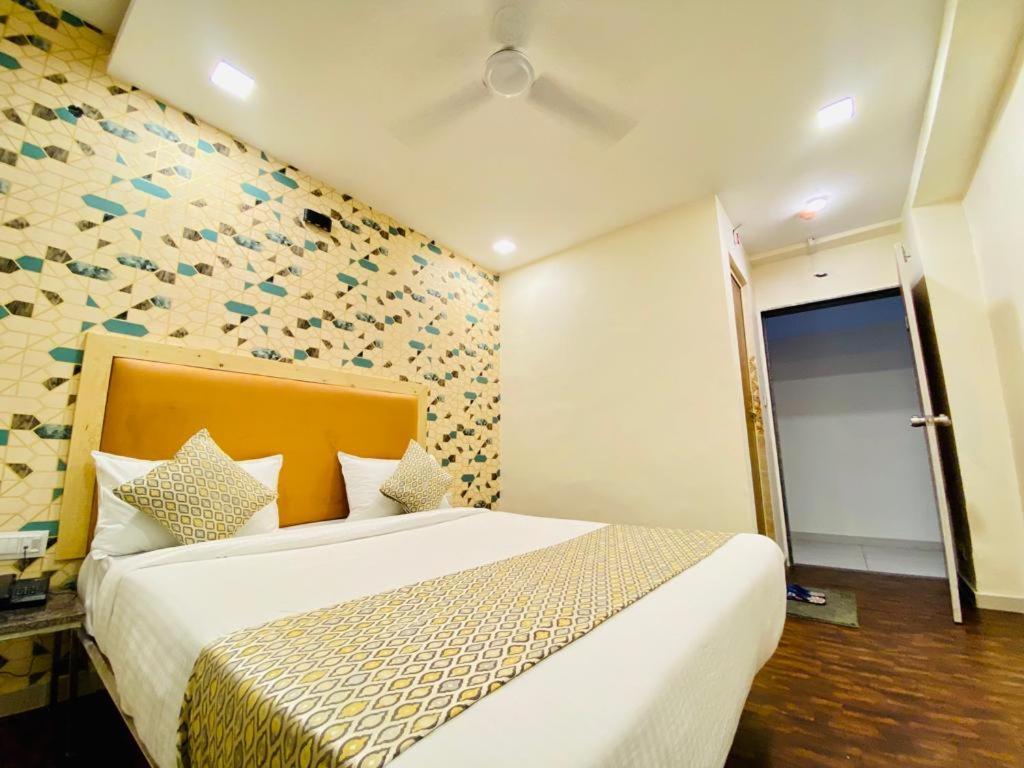 Hotel Alexa By Abc อาเมดาบัด ภายนอก รูปภาพ