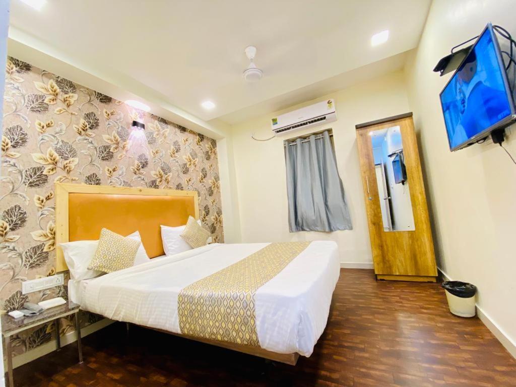 Hotel Alexa By Abc อาเมดาบัด ภายนอก รูปภาพ