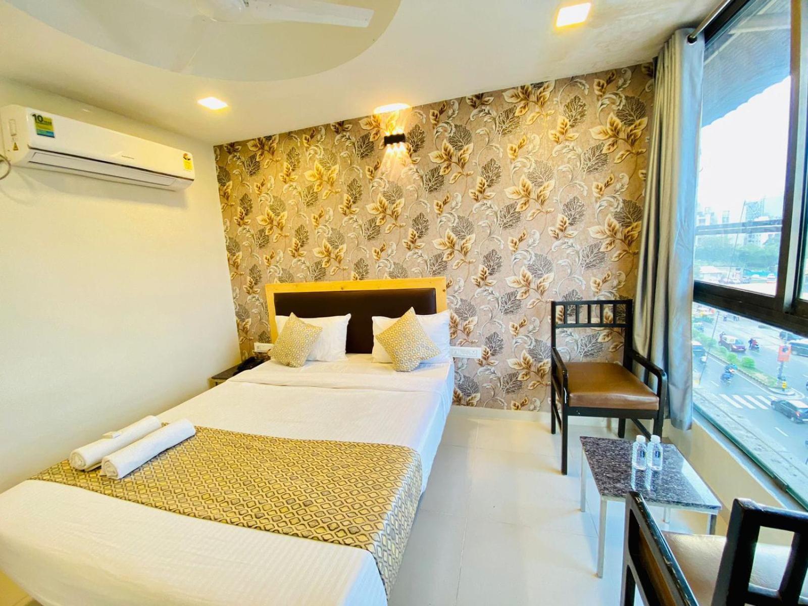 Hotel Alexa By Abc อาเมดาบัด ภายนอก รูปภาพ
