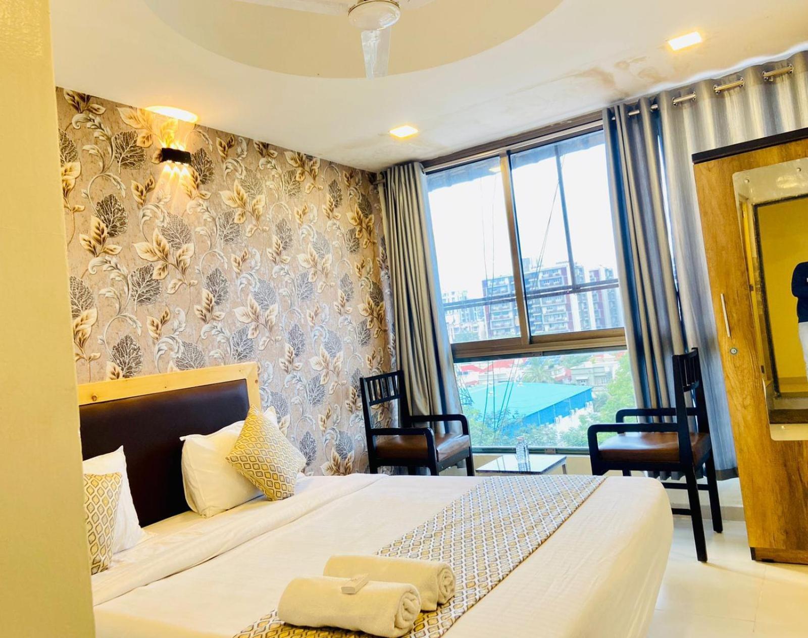 Hotel Alexa By Abc อาเมดาบัด ภายนอก รูปภาพ