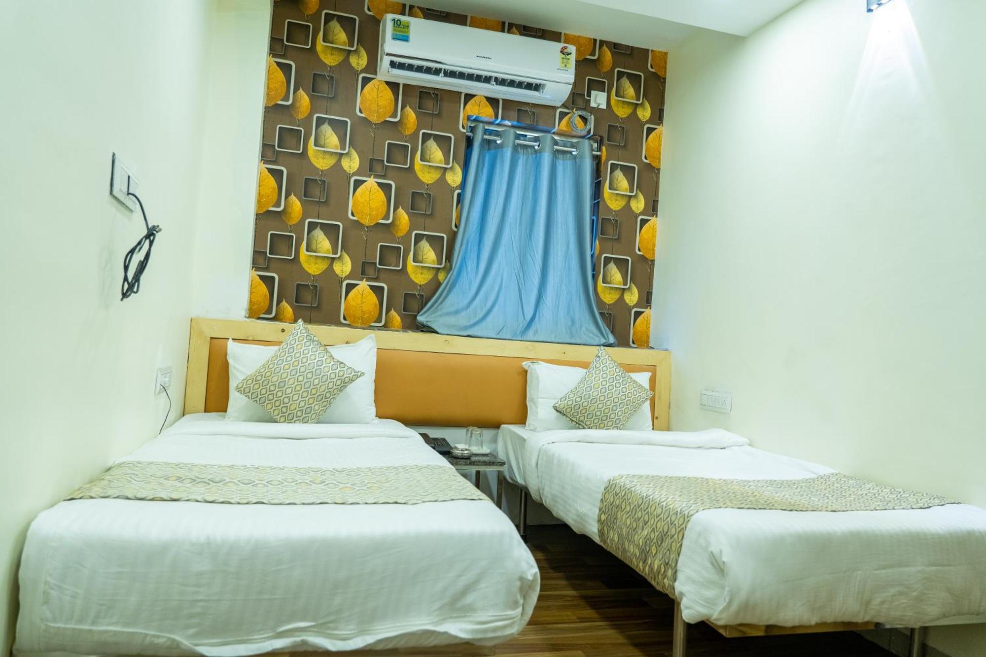 Hotel Alexa By Abc อาเมดาบัด ภายนอก รูปภาพ