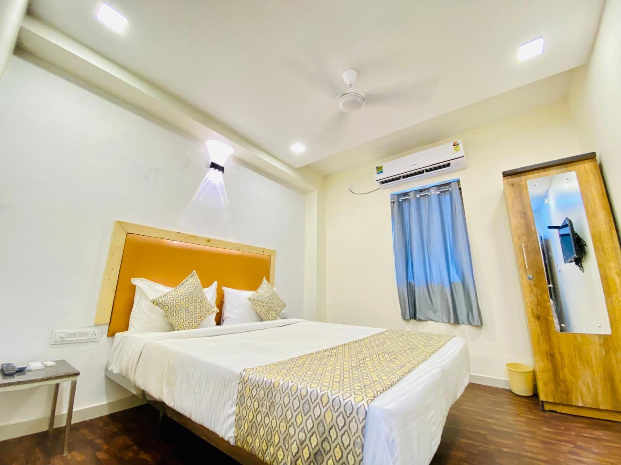 Hotel Alexa By Abc อาเมดาบัด ภายนอก รูปภาพ