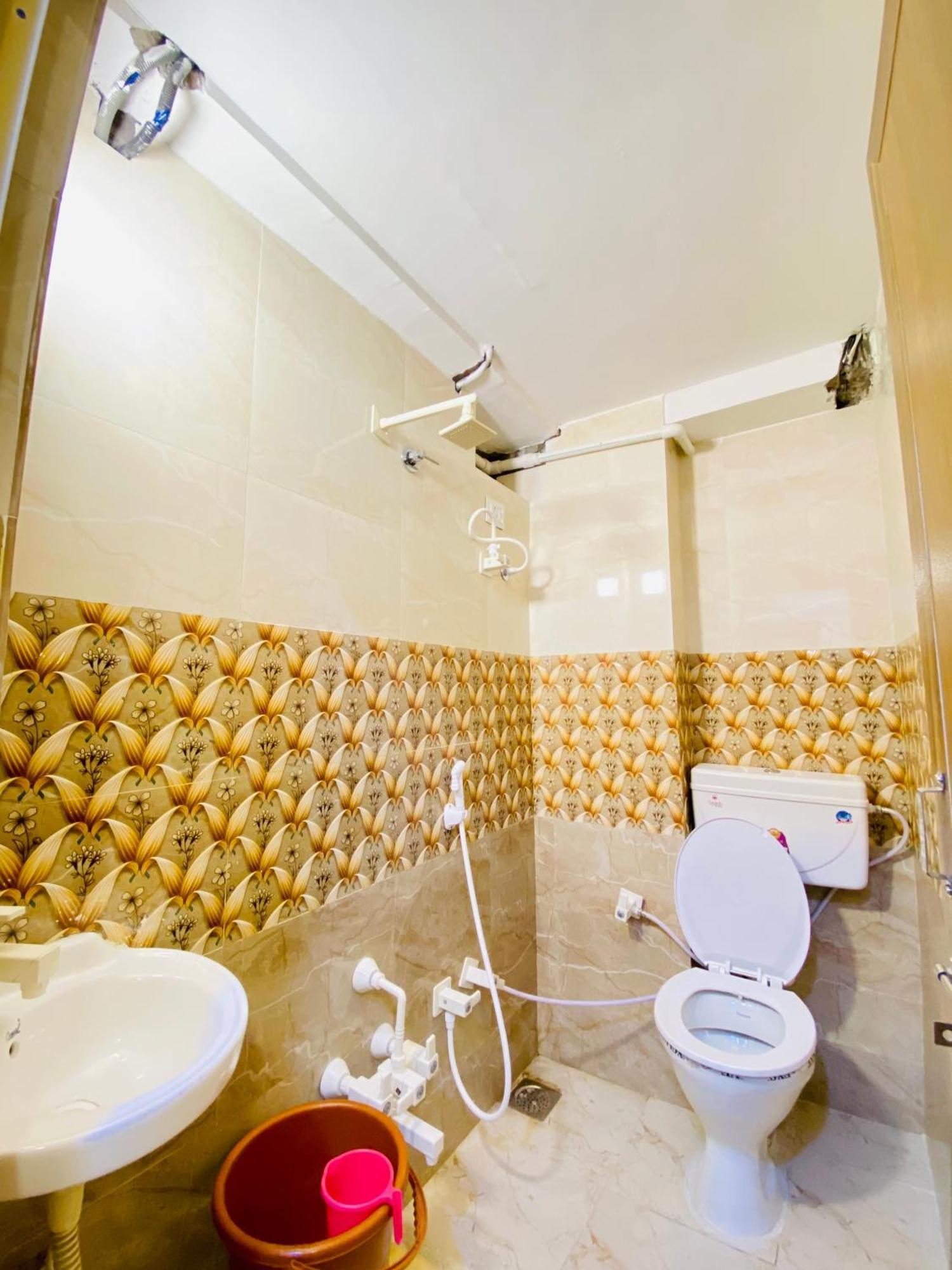 Hotel Alexa By Abc อาเมดาบัด ภายนอก รูปภาพ