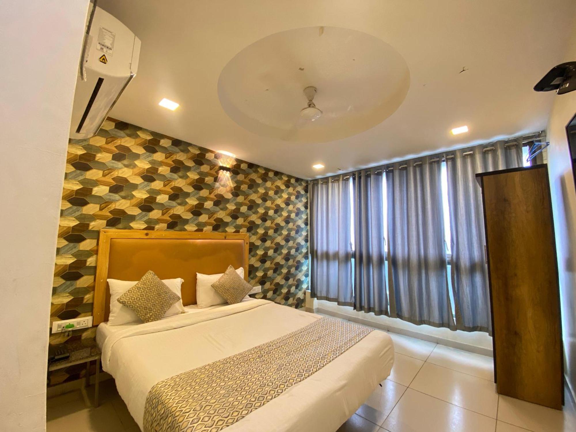 Hotel Alexa By Abc อาเมดาบัด ภายนอก รูปภาพ